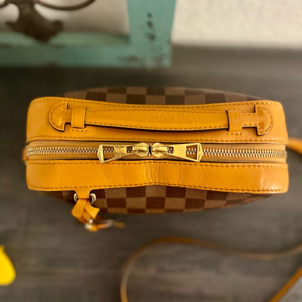Louis Vuitton Damier Crossbody - Picture 3 of 8